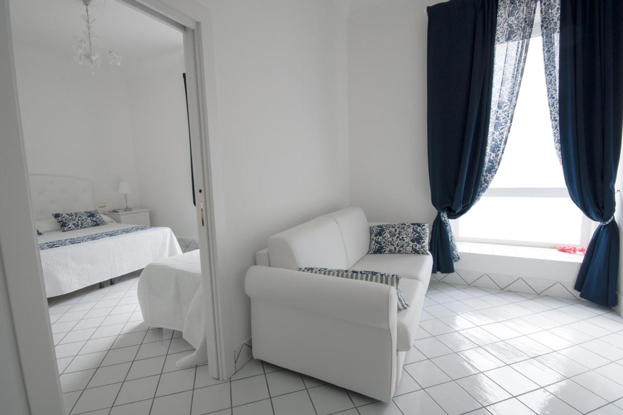 Palazzo Dogana Rooms Агрополи Стая снимка