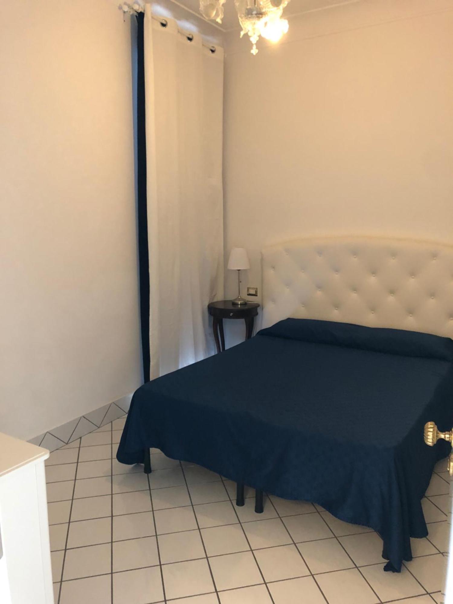 Palazzo Dogana Rooms Агрополи Стая снимка