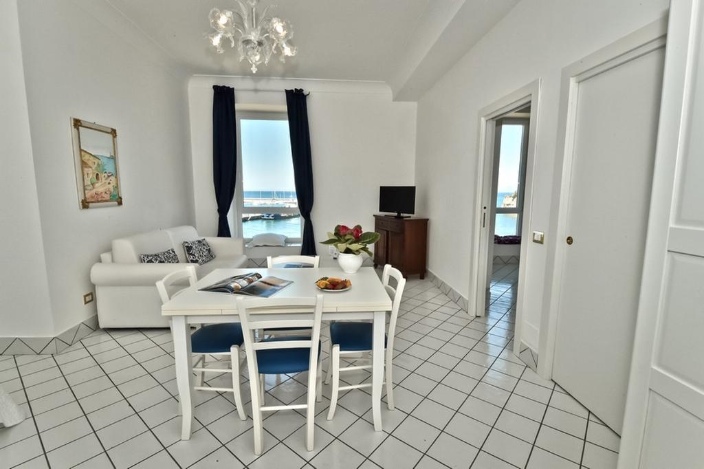 Palazzo Dogana Rooms Агрополи Екстериор снимка
