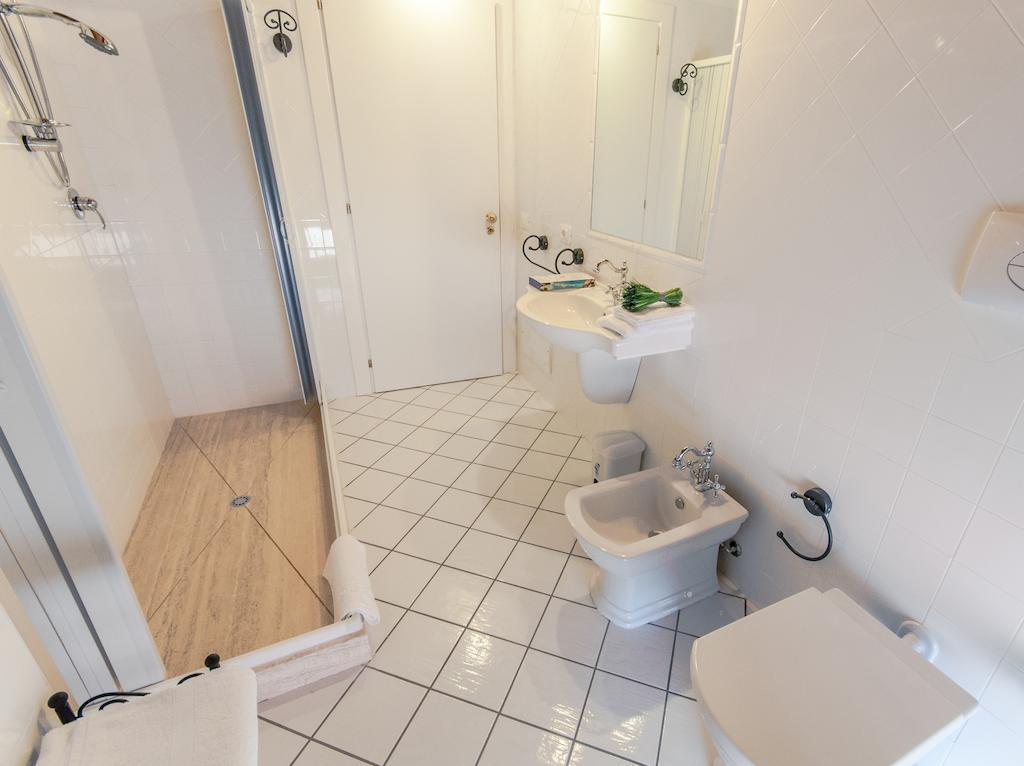 Palazzo Dogana Rooms Агрополи Стая снимка