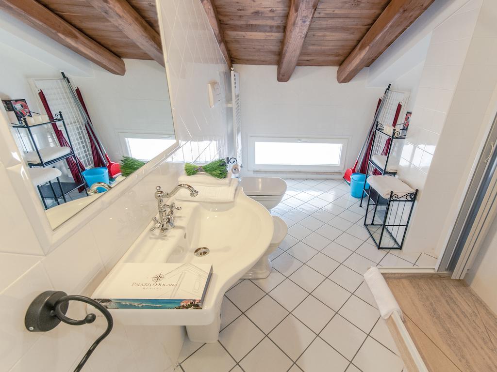 Palazzo Dogana Rooms Агрополи Стая снимка