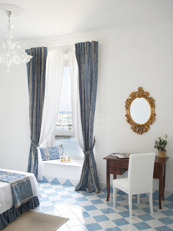 Palazzo Dogana Rooms Агрополи Стая снимка