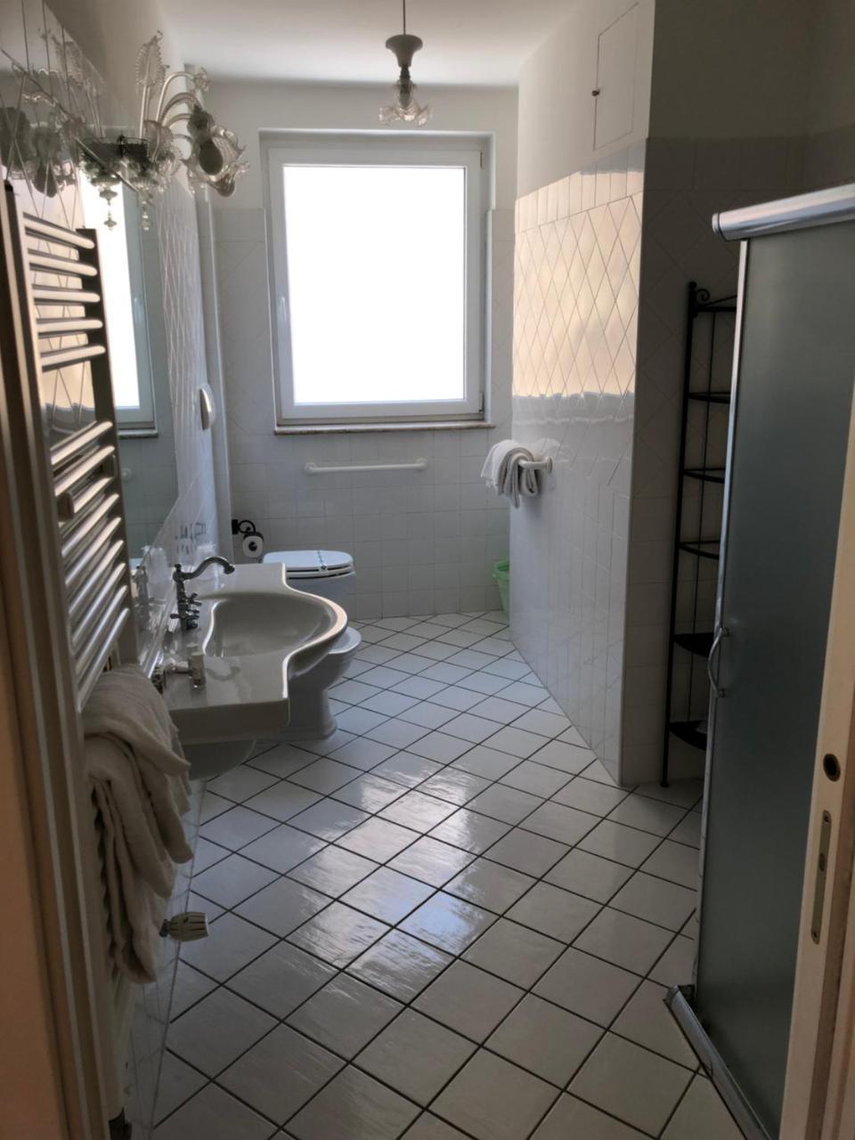 Palazzo Dogana Rooms Агрополи Стая снимка
